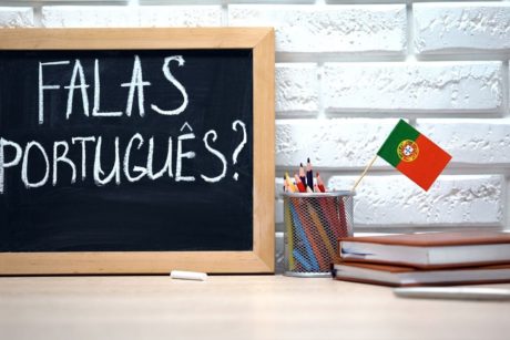 Learn how to speak Portuguese with these 3-minute video lessons.