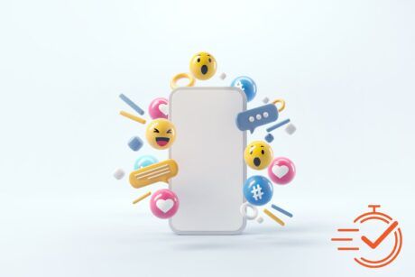 A 3D smartphone graphic featuring emoticons and social media icons, ideal for a social media manager course.